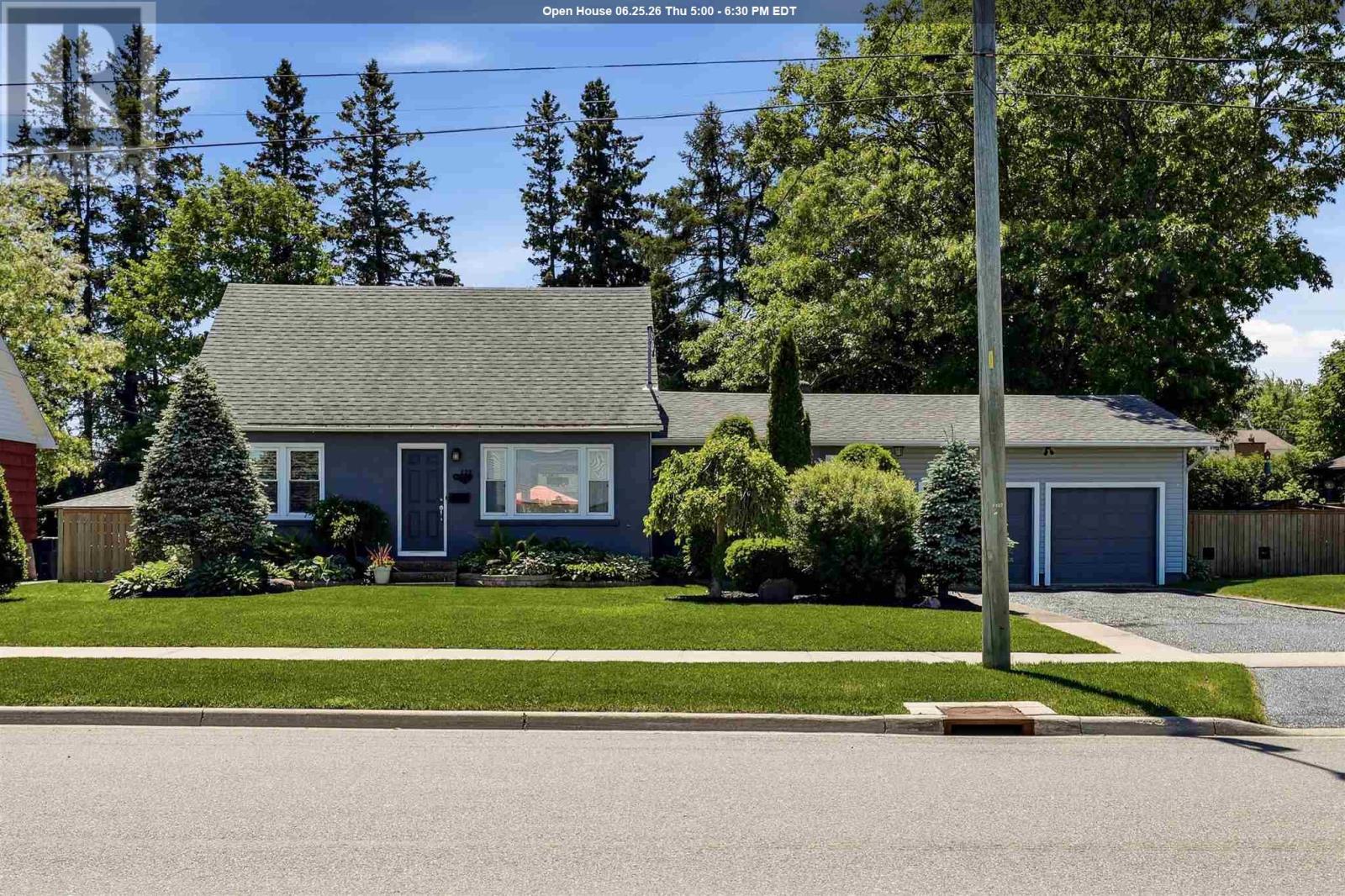 127 Mcmeeken St, Sault Ste. Marie, Ontario  P6A 3L7 - Photo 1 - SM261576