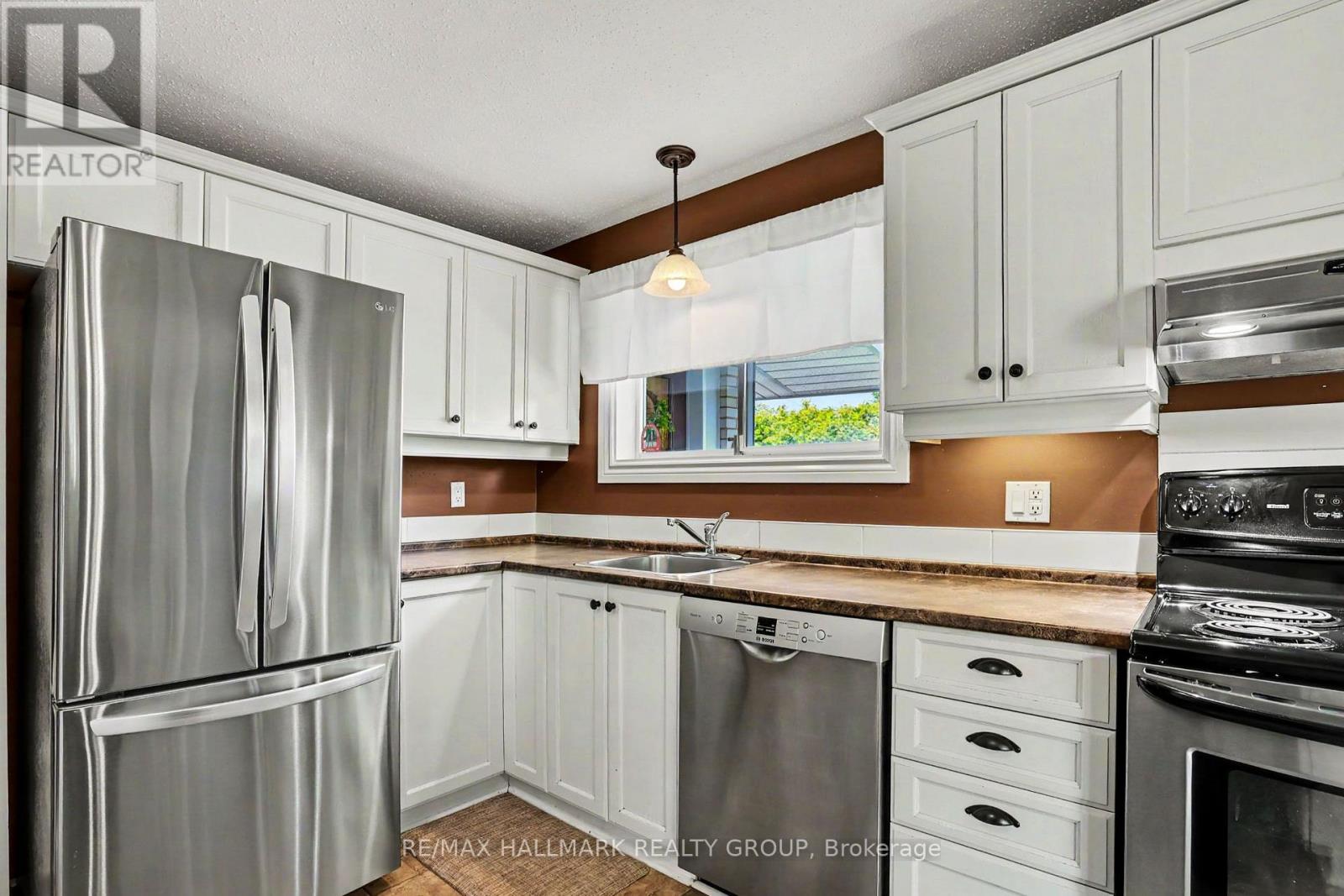 33 Newbury Avenue, Ottawa, Ontario  K2E 6K7 - Photo 8 - X13491800