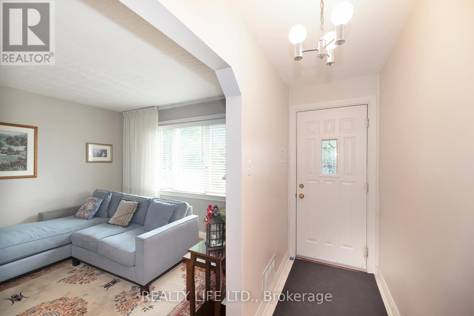 24 Battersea Crescent, Toronto, Ontario  M6L 1G8 - Photo 2 - W13490702