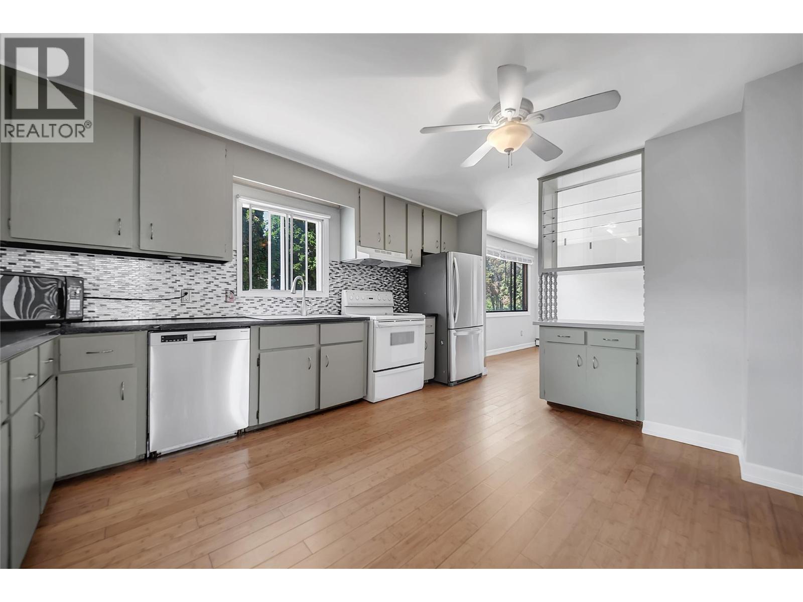 797 Bay Avenue — photo 5