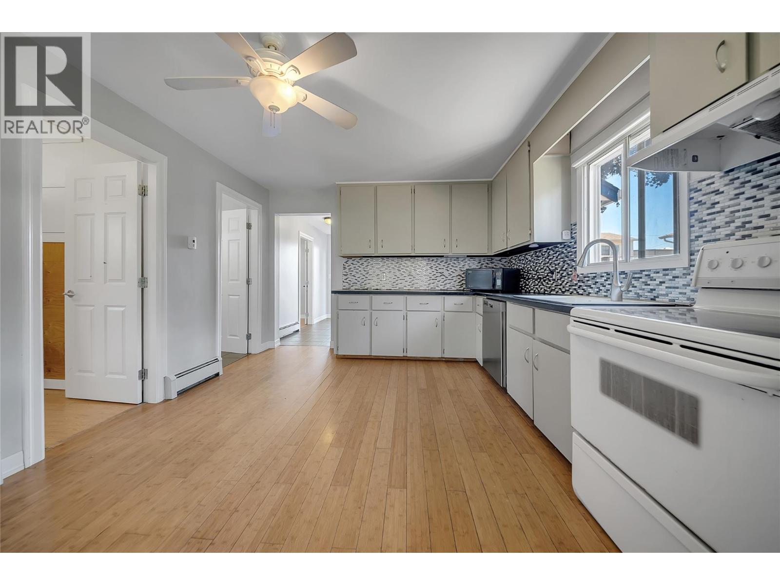 797 Bay Avenue — photo 6