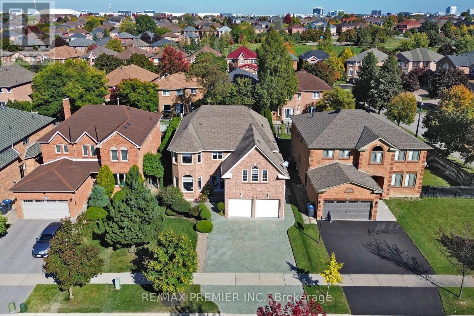 6279 Donway Drive, Mississauga, Ontario  L5V 1J6 - Photo 2 - W13491844
