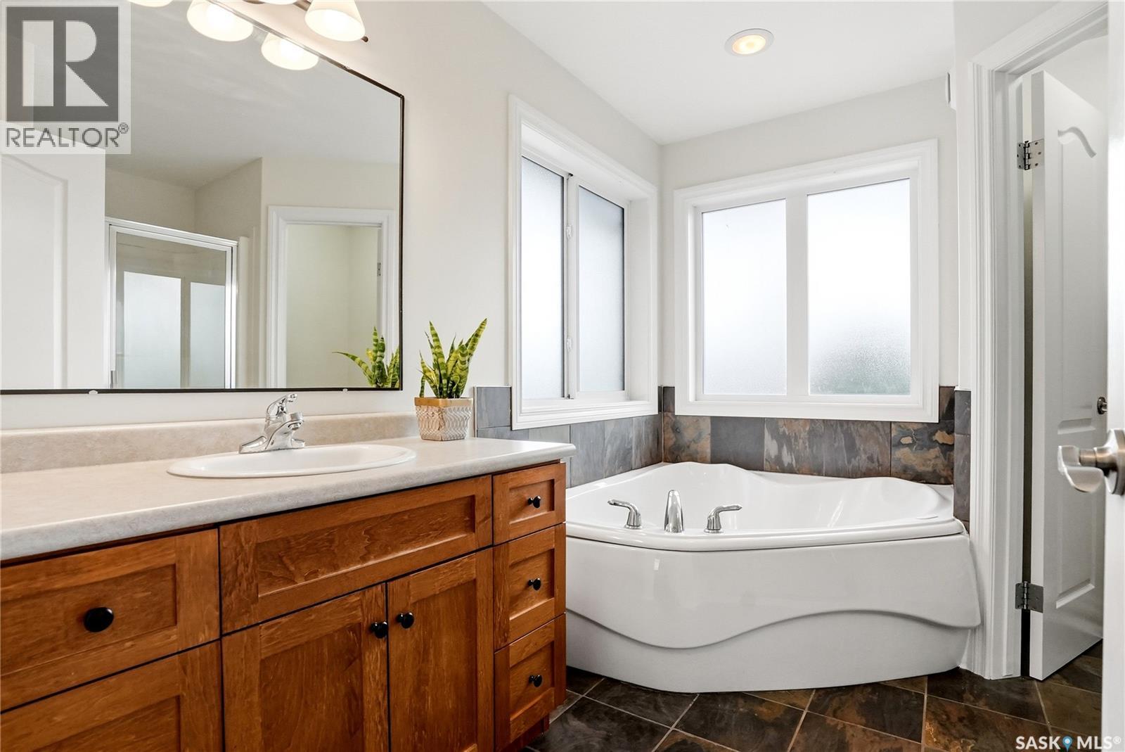 703 Bellmont Court, Saskatoon, Saskatchewan  S7V 1K7 - Photo 40 - SK040626