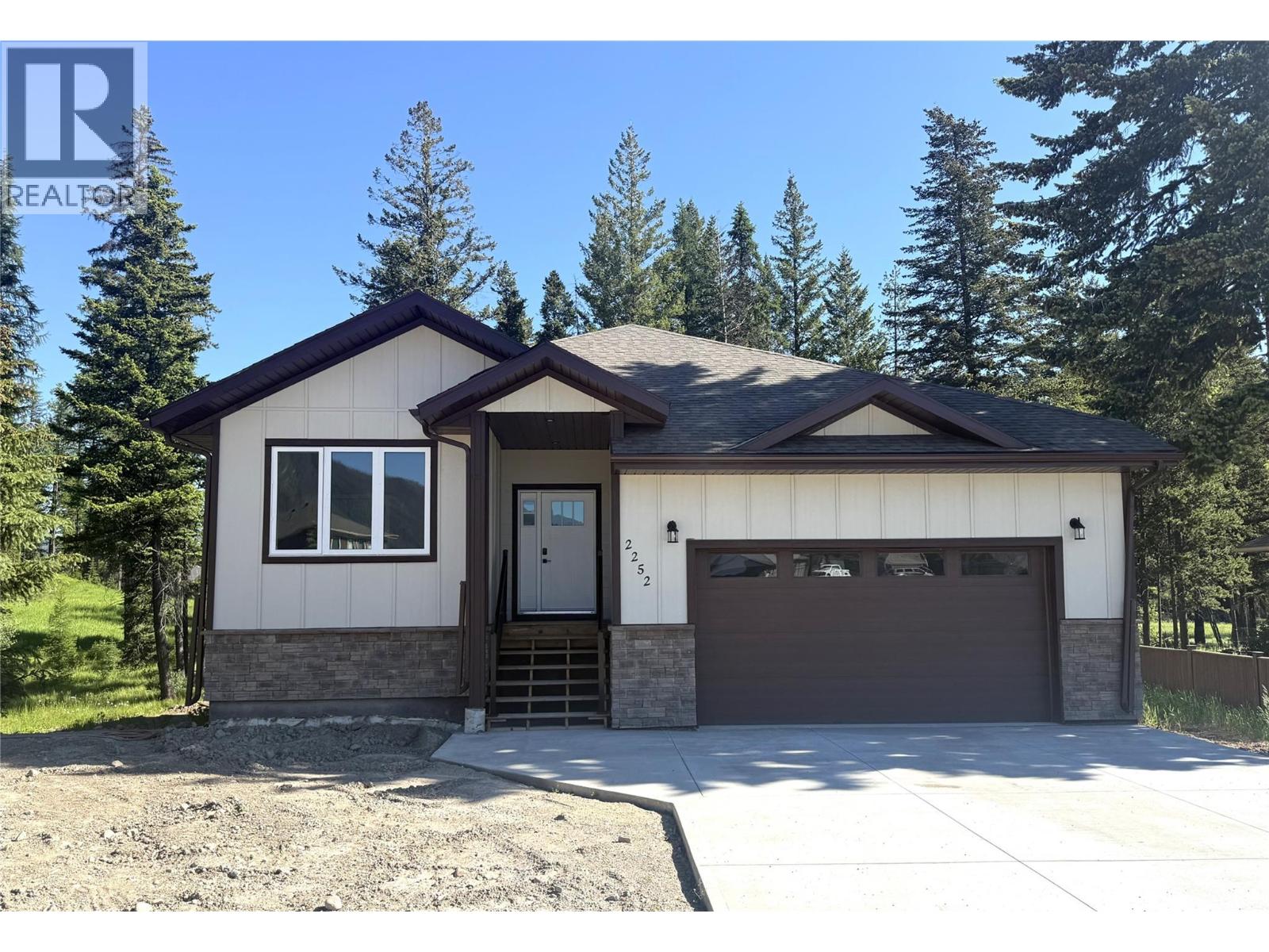 2252 Black Hawk Drive, Sparwood, British Columbia  V0B 2G2 - Photo 1 - 10381434