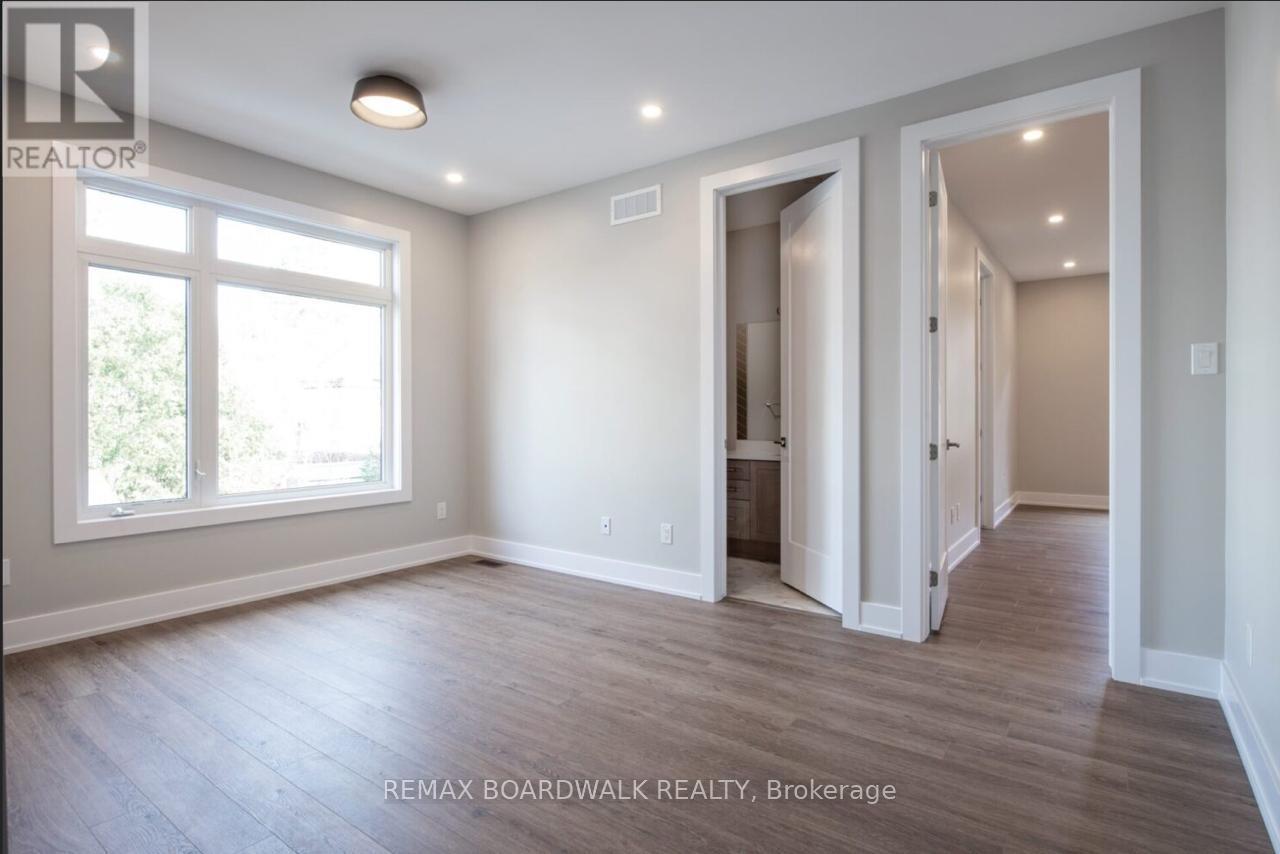 2928 Ahearn Avenue, Ottawa, Ontario  K2B 6Z9 - Photo 9 - X13491882