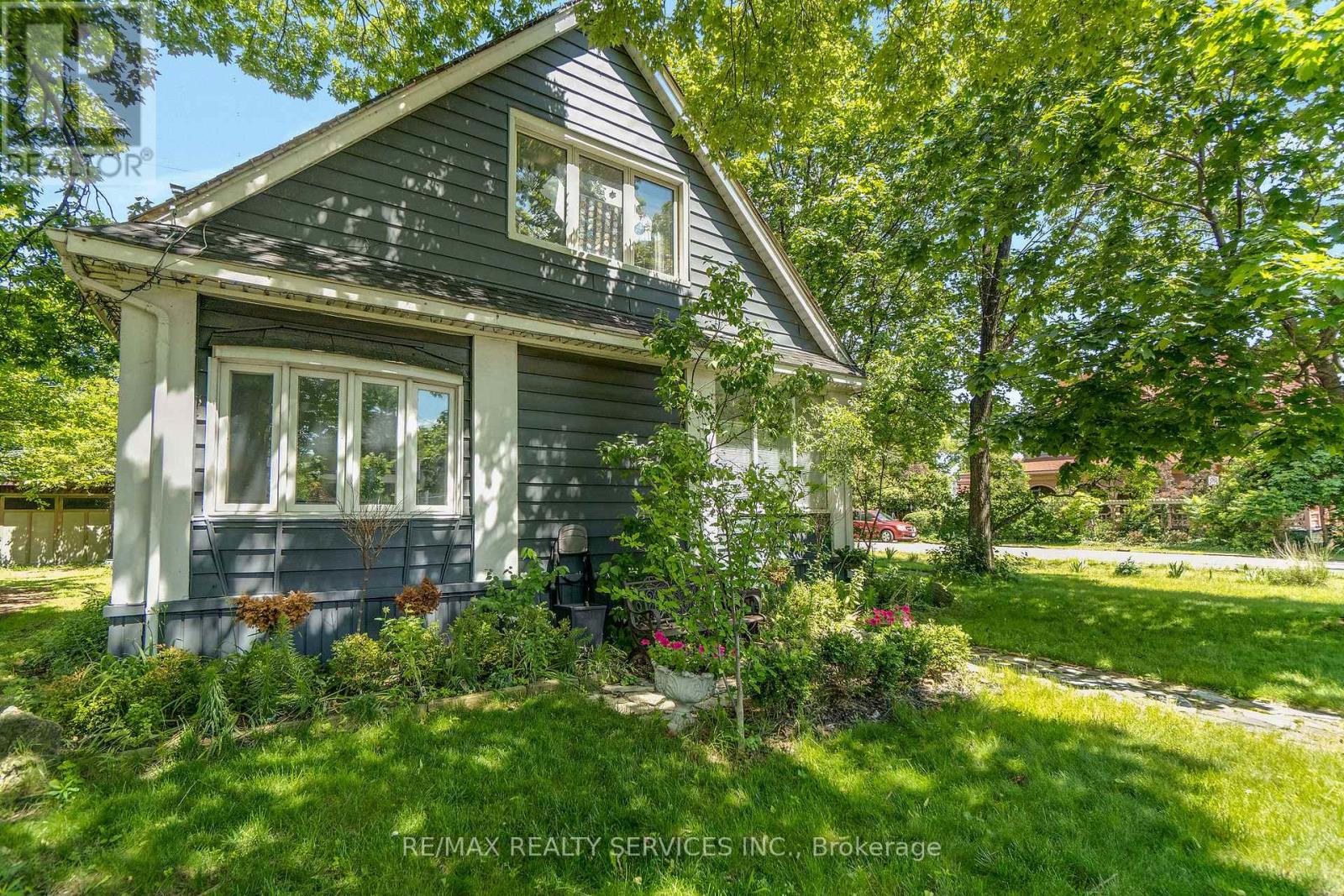 2 - 939 BEACH BOULEVARD, Hamilton, Ontario