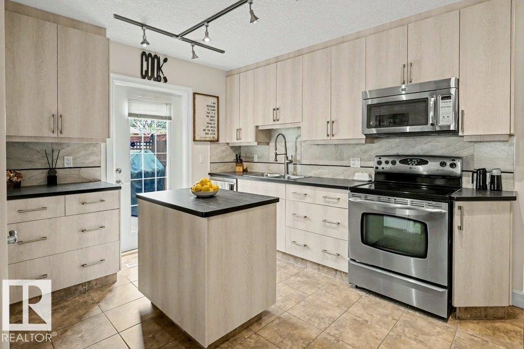 11539 141 ST NW, Edmonton, Alberta