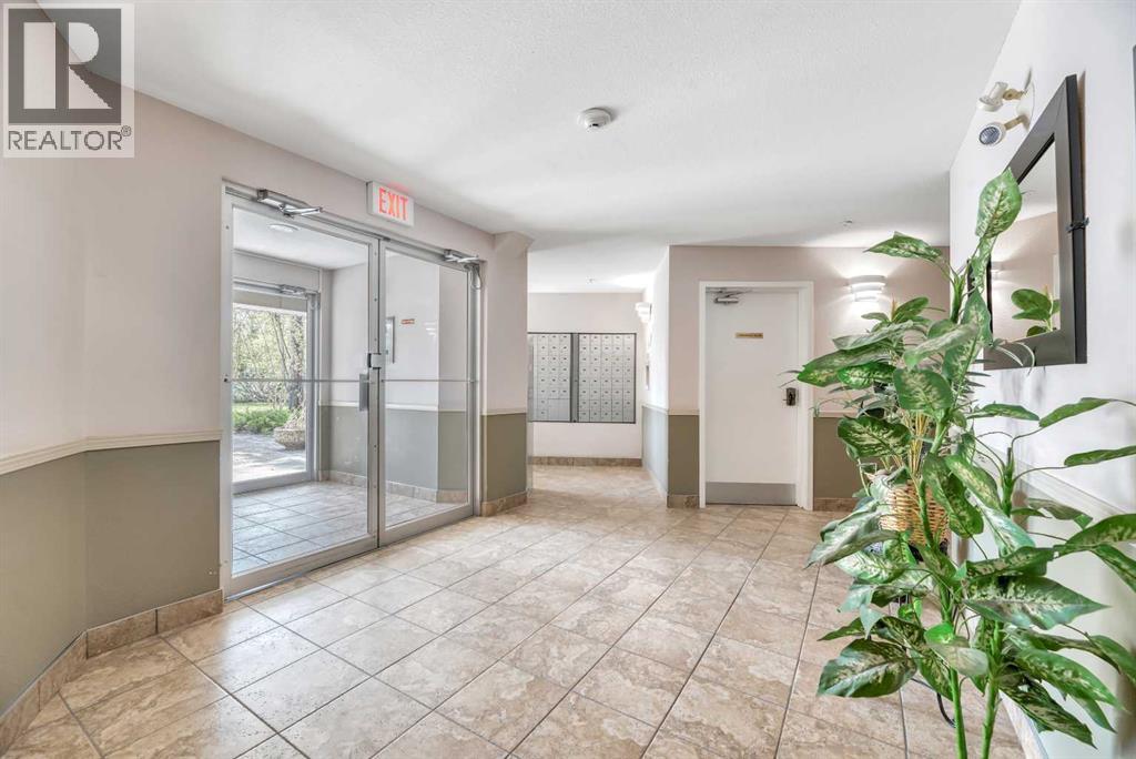 405, 4000 Somervale Court Sw, Calgary, Alberta  T2Y 4J3 - Photo 3 - A2323370