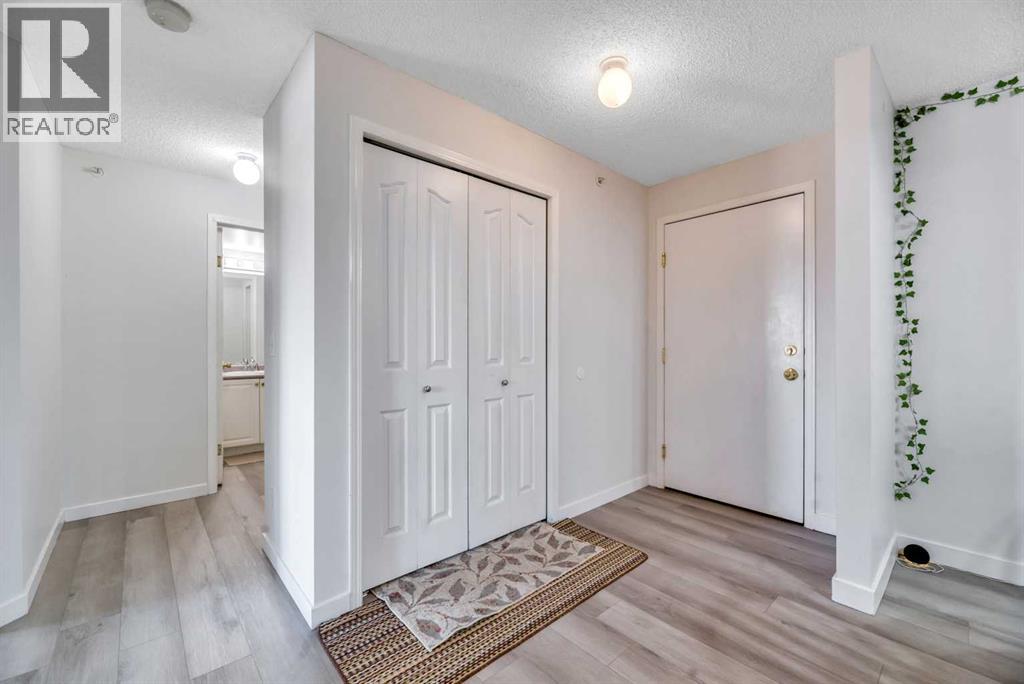 405, 4000 Somervale Court Sw, Calgary, Alberta  T2Y 4J3 - Photo 4 - A2323370
