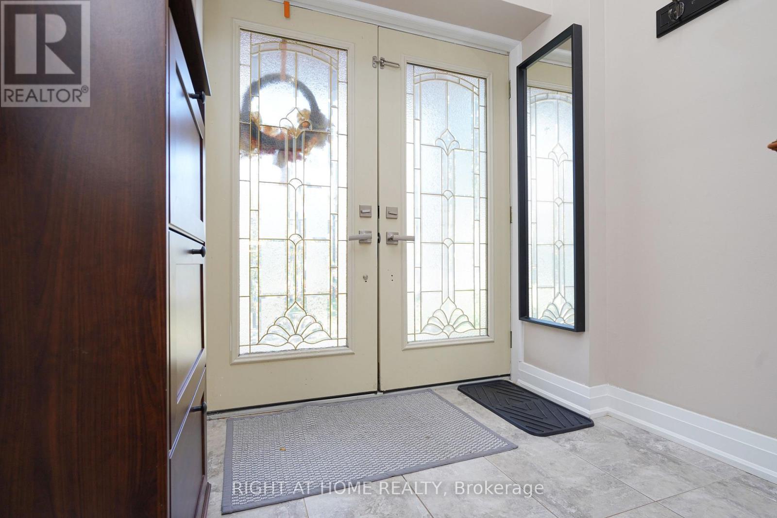 220 Overton Place, Oakville, Ontario  L6H 1E9 - Photo 2 - W13491954