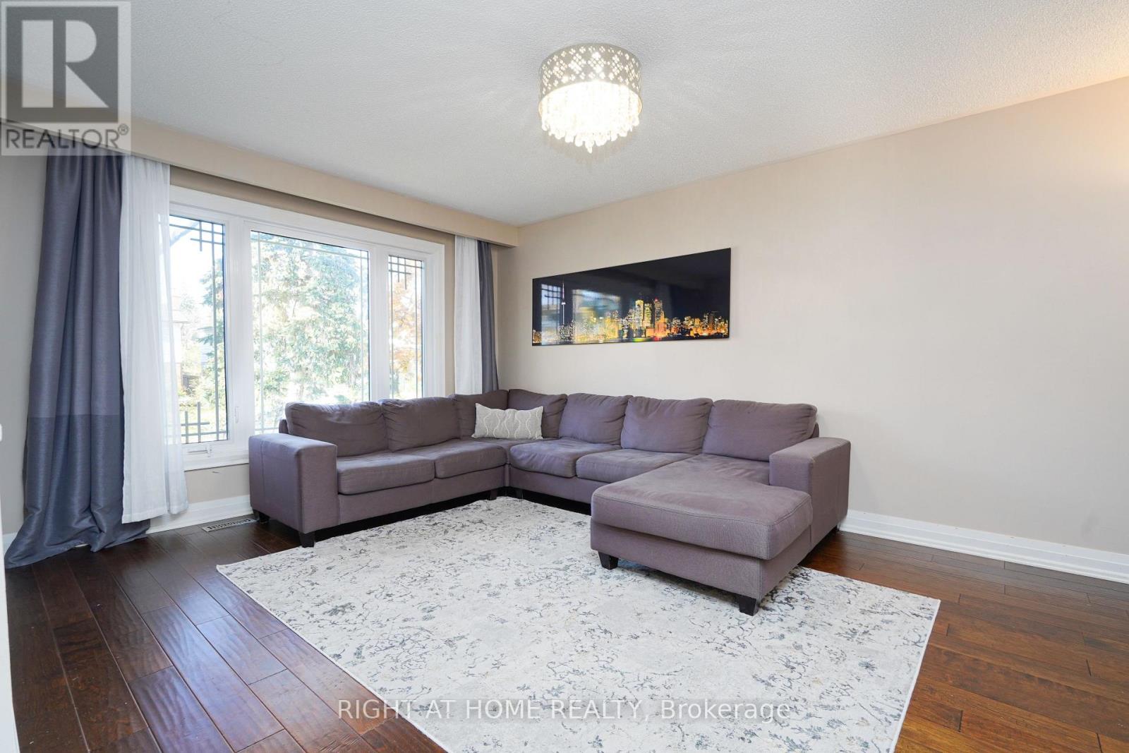 220 Overton Place, Oakville, Ontario  L6H 1E9 - Photo 4 - W13491954