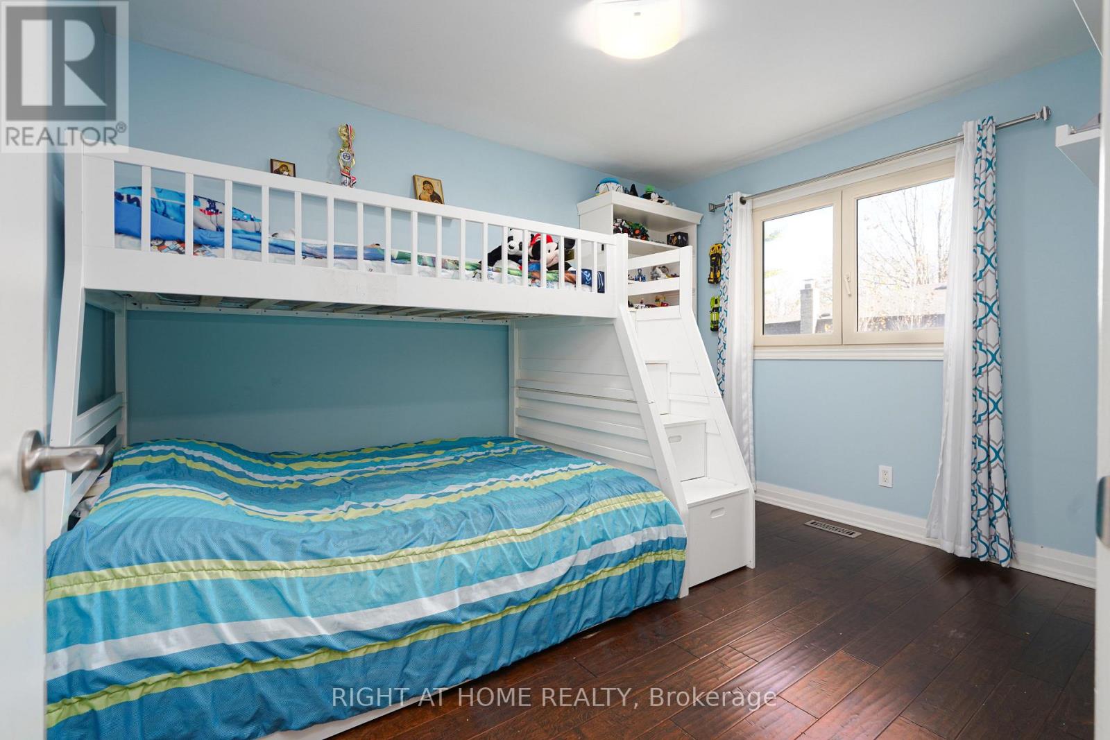 220 Overton Place, Oakville, Ontario  L6H 1E9 - Photo 9 - W13491954