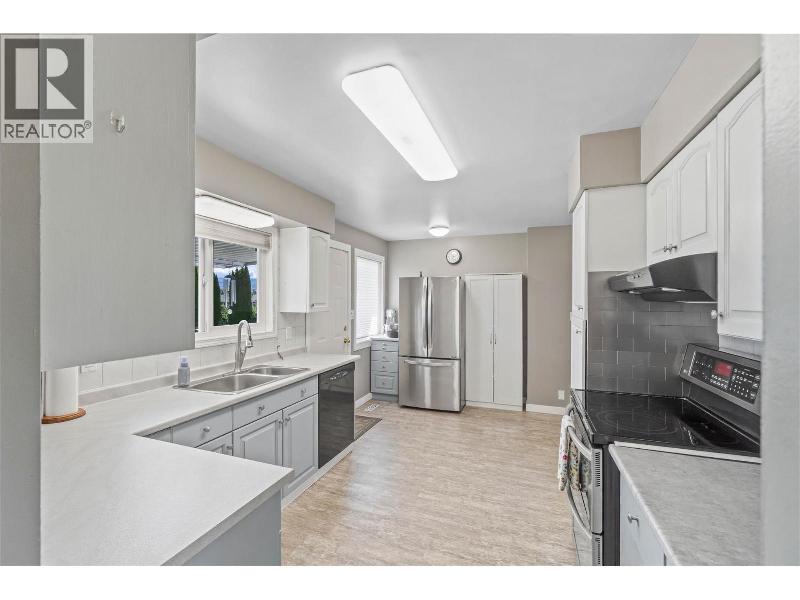 797 Ridgeview Terrace, Kamloops, British Columbia  V2B 4G8 - Photo 5 - 10391235