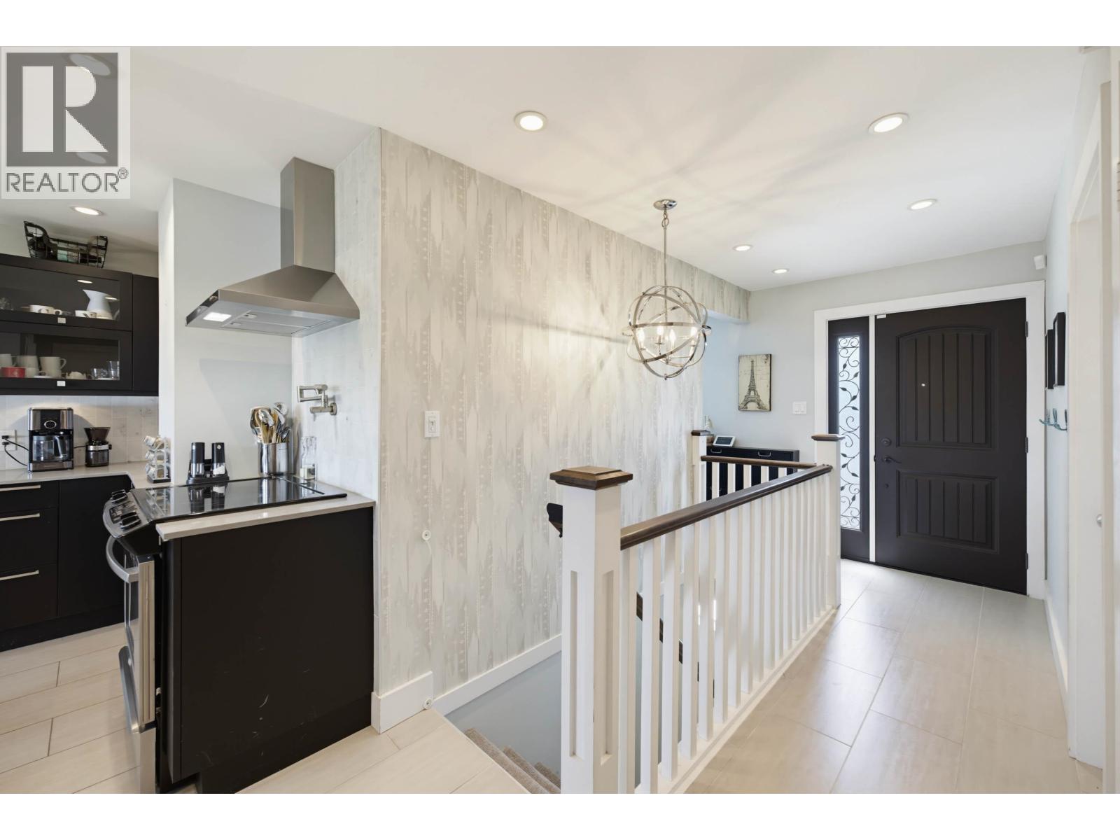 273 Burns Street, Coquitlam, British Columbia  V3K 4E6 - Photo 13 - R3140236