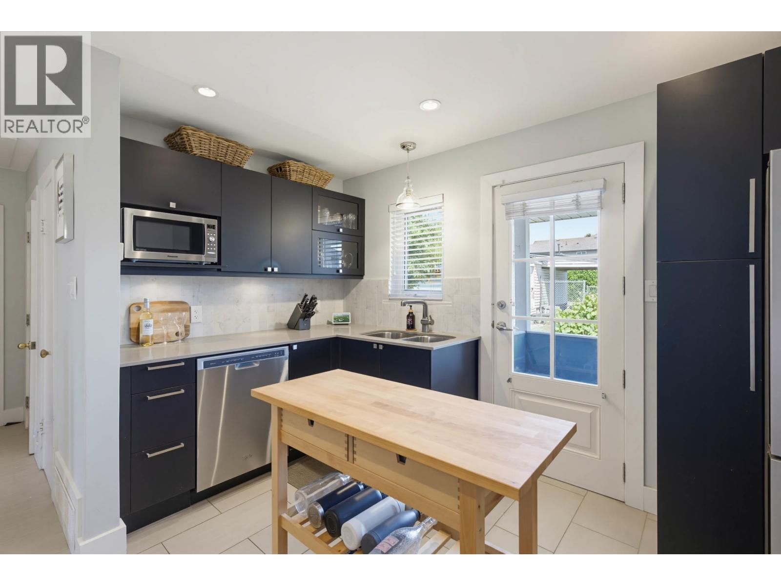 273 Burns Street, Coquitlam, British Columbia  V3K 4E6 - Photo 9 - R3140236