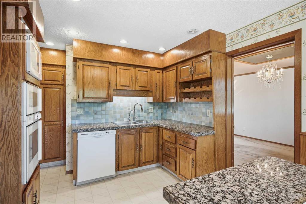 168 Edgehill Close Nw, Calgary, Alberta  T3A 2Z1 - Photo 9 - A2323063
