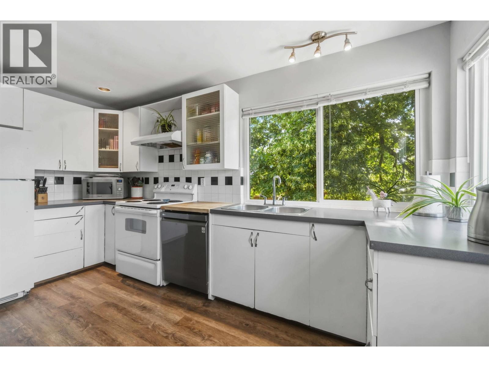 3676 Inverness Street, Port Coquitlam, British Columbia  V3B 3B4 - Photo 6 - R3140194