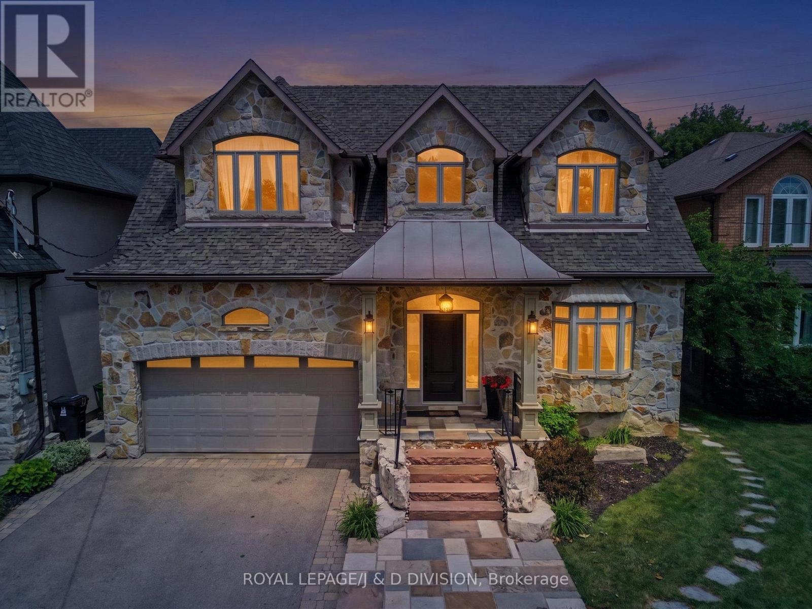 17 AGAR CRESCENT, Toronto, Ontario