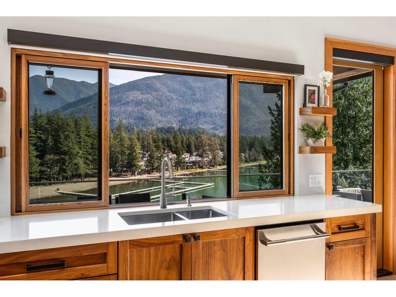 309 MUNROE AVENUE|Cultus Lake North, Cultus Lake, British Columbia