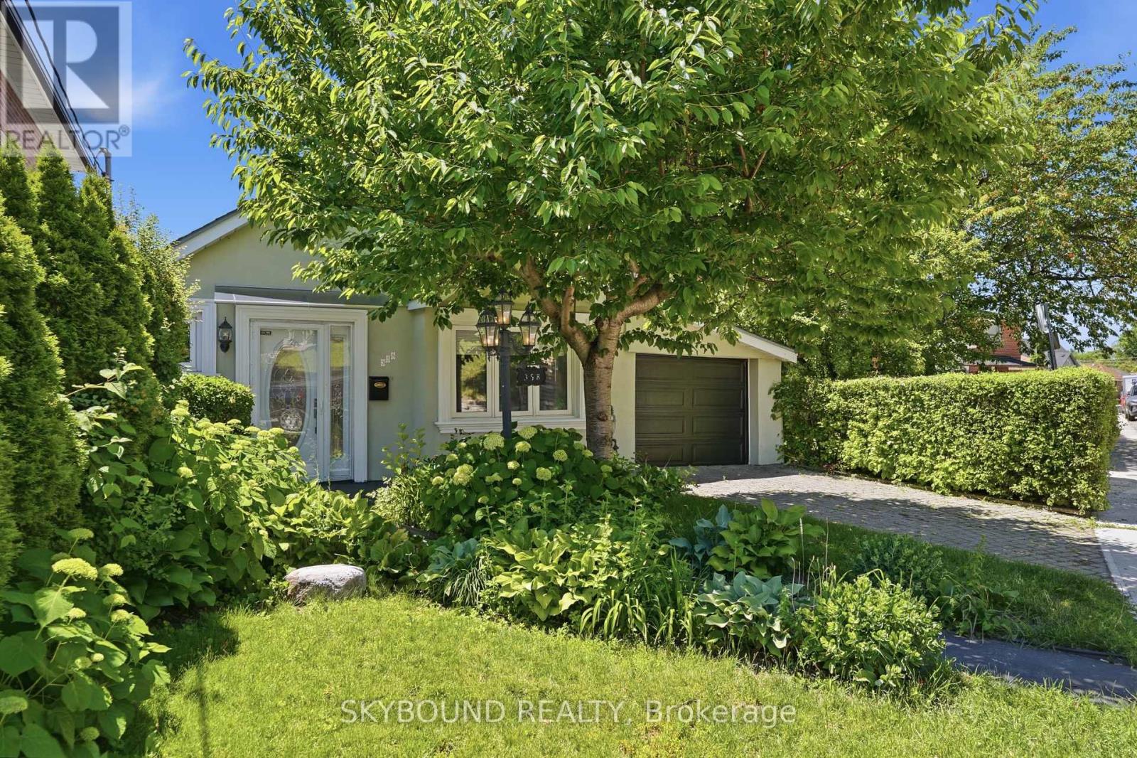 358 Silverthorn Avenue, Toronto, Ontario  M6M 3G8 - Photo 2 - W13492056