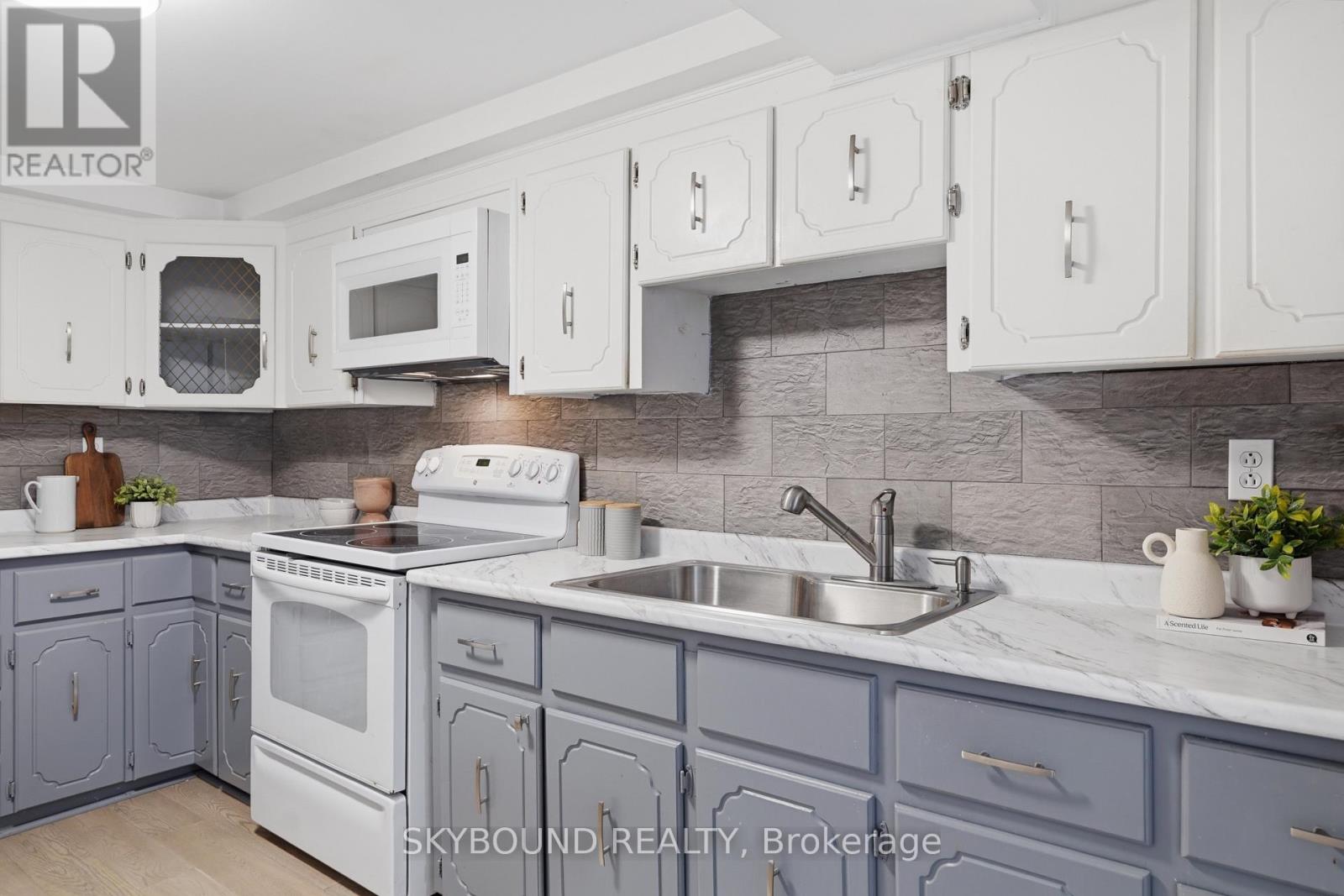 358 Silverthorn Avenue, Toronto, Ontario  M6M 3G8 - Photo 25 - W13492056