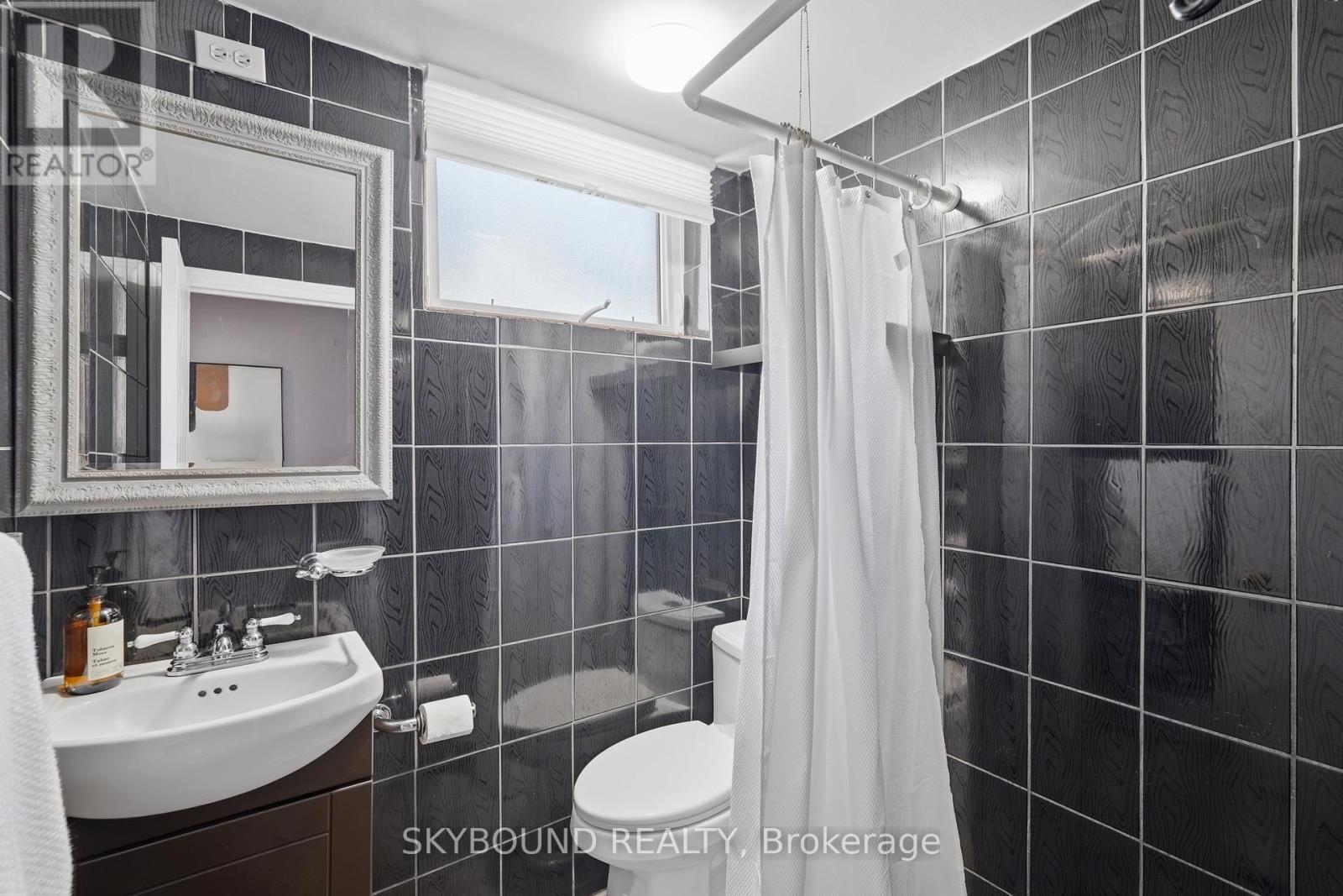 358 Silverthorn Avenue, Toronto, Ontario  M6M 3G8 - Photo 26 - W13492056
