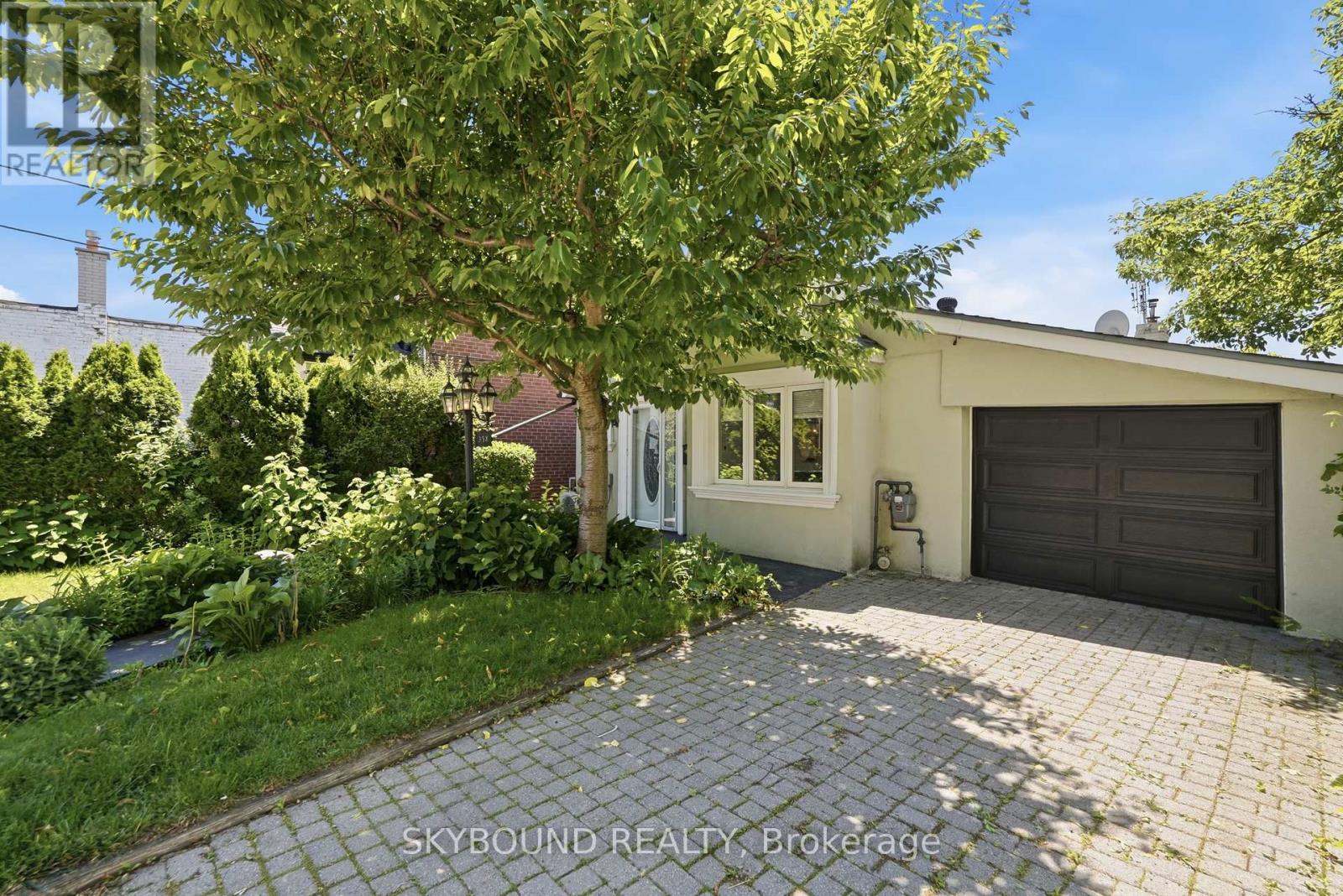 358 Silverthorn Avenue, Toronto, Ontario  M6M 3G8 - Photo 4 - W13492056