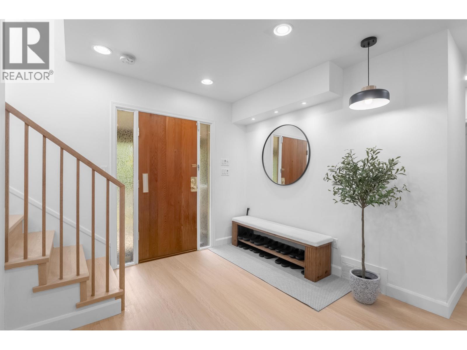 2426 W 34th Avenue, Vancouver, British Columbia  V6M 1G7 - Photo 2 - R3140003