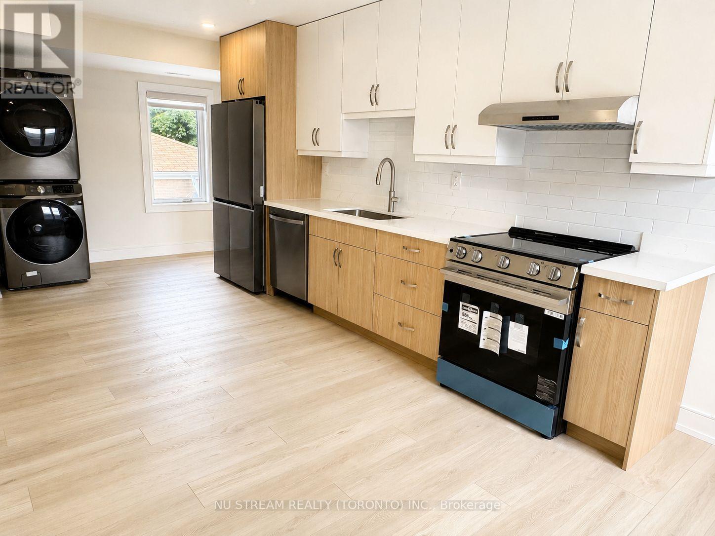 Unit 4 - 42 Bartley Drive, Toronto, Ontario  M4A 1B9 - Photo 3 - C13492120