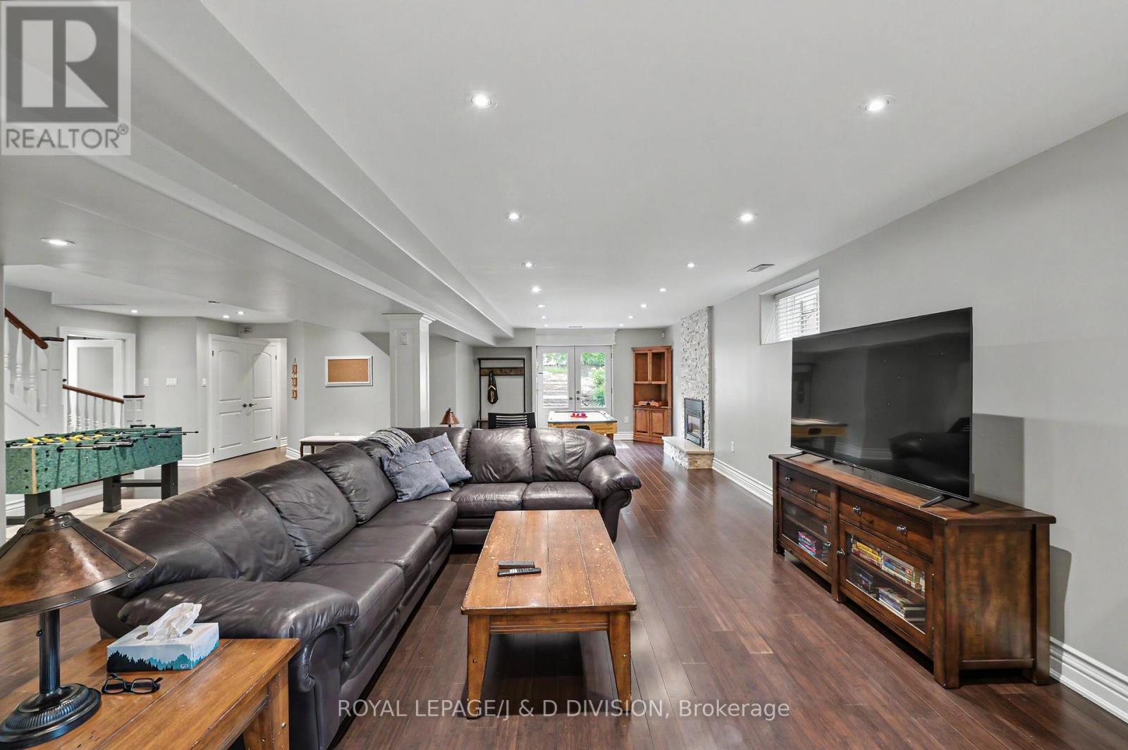 17 Agar Crescent, Toronto, Ontario  M9B 5A4 - Photo 34 - W13492000