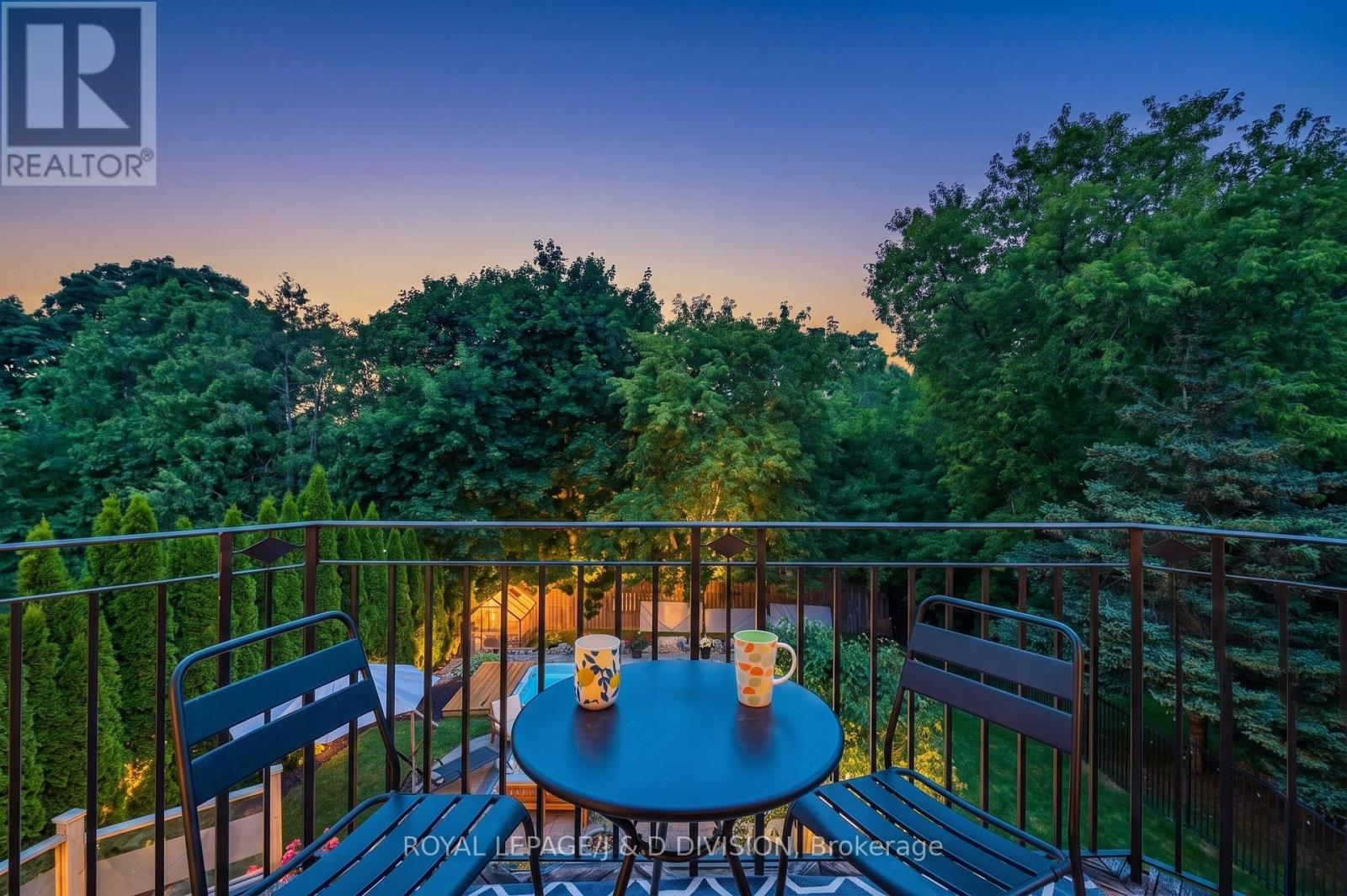 17 Agar Crescent, Toronto, Ontario  M9B 5A4 - Photo 4 - W13492000