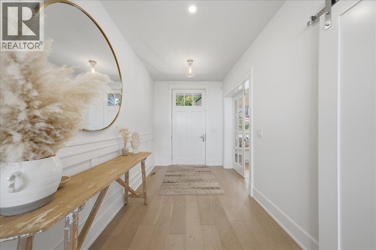 100 Fernway Drive, Port Moody, British Columbia  V3H 5K5 - Photo 3 - R3139926