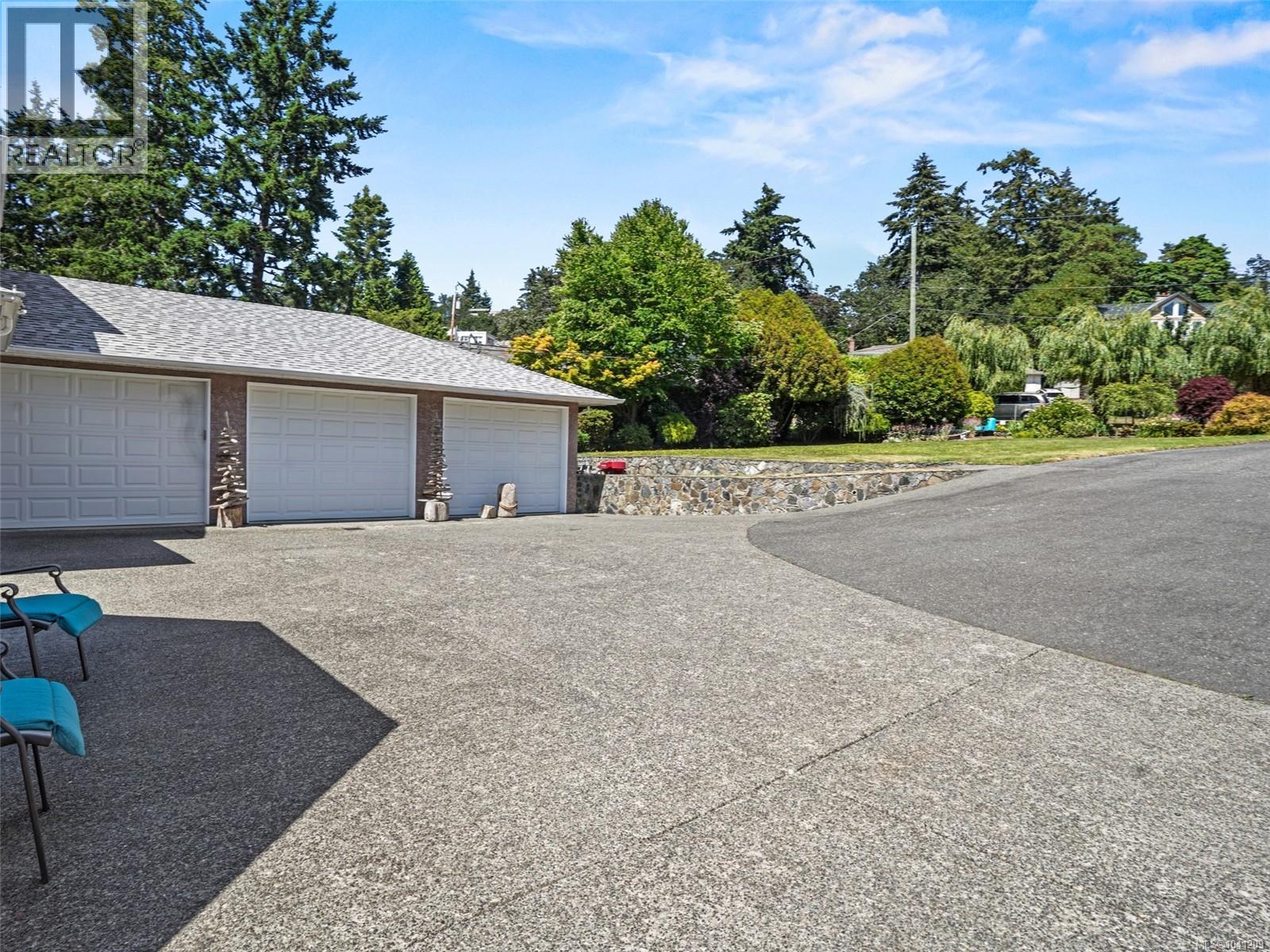 549 View Royal Ave, View Royal, British Columbia  V9B 1B9 - Photo 4 - 1041209