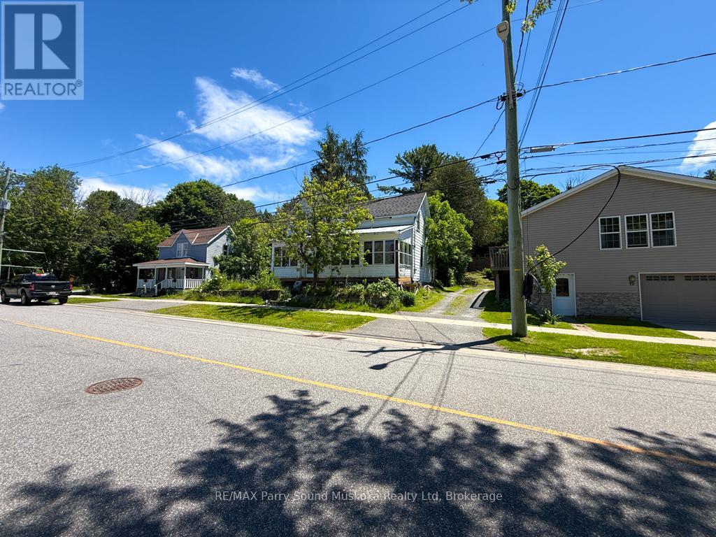17 Wakefield Street, Parry Sound, Ontario  P2A 2V2 - Photo 2 - X13492244