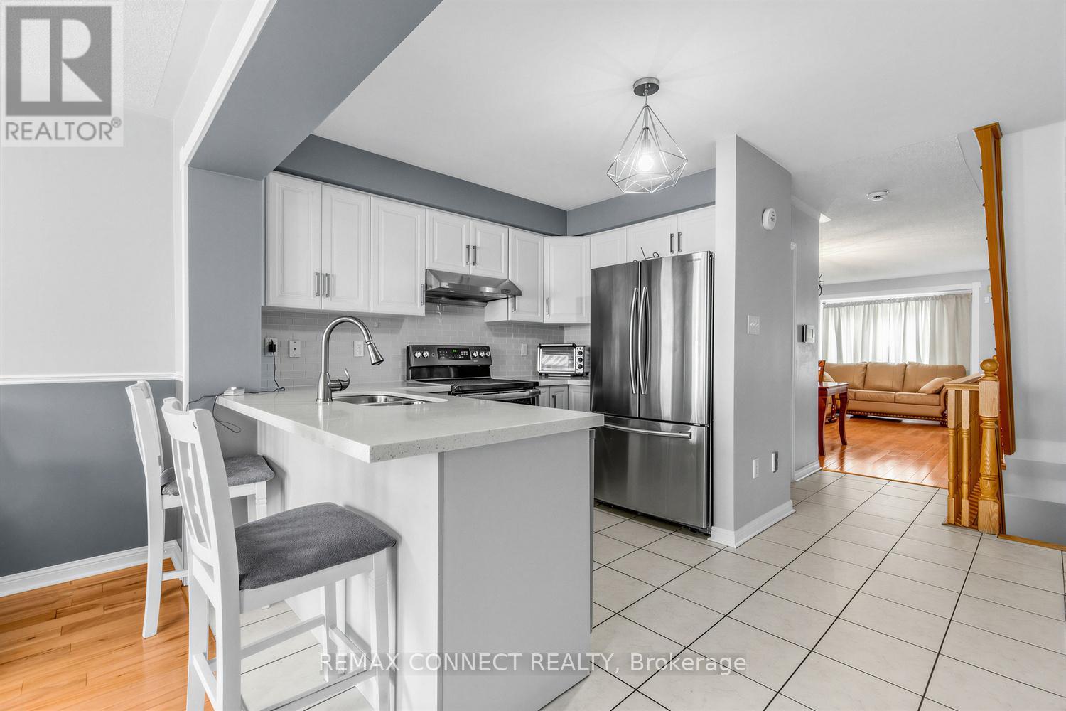 63 Coyote Crescent, Toronto, Ontario  M1B 6H2 - Photo 3 - E13492216