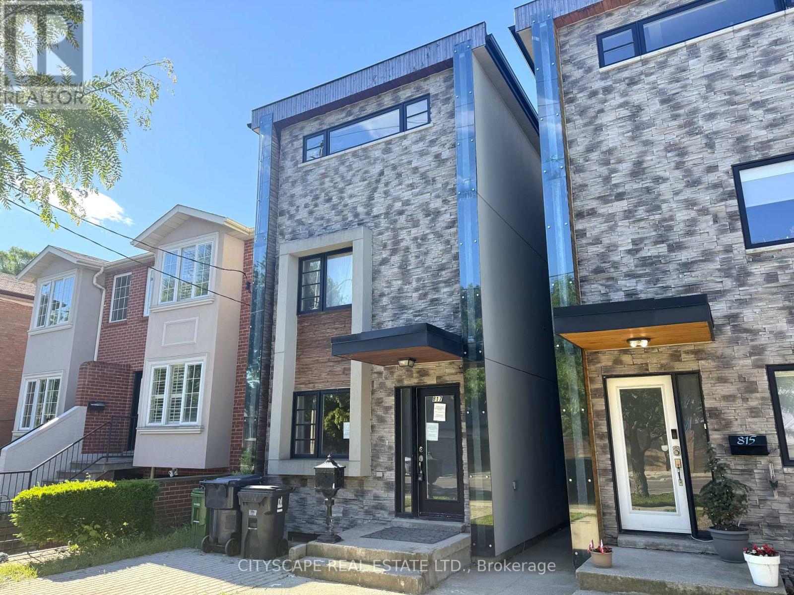 <div class="slider-price">$1,429,000</div><p>817 Cosburn Avenue, Toronto, Ontario</p>
