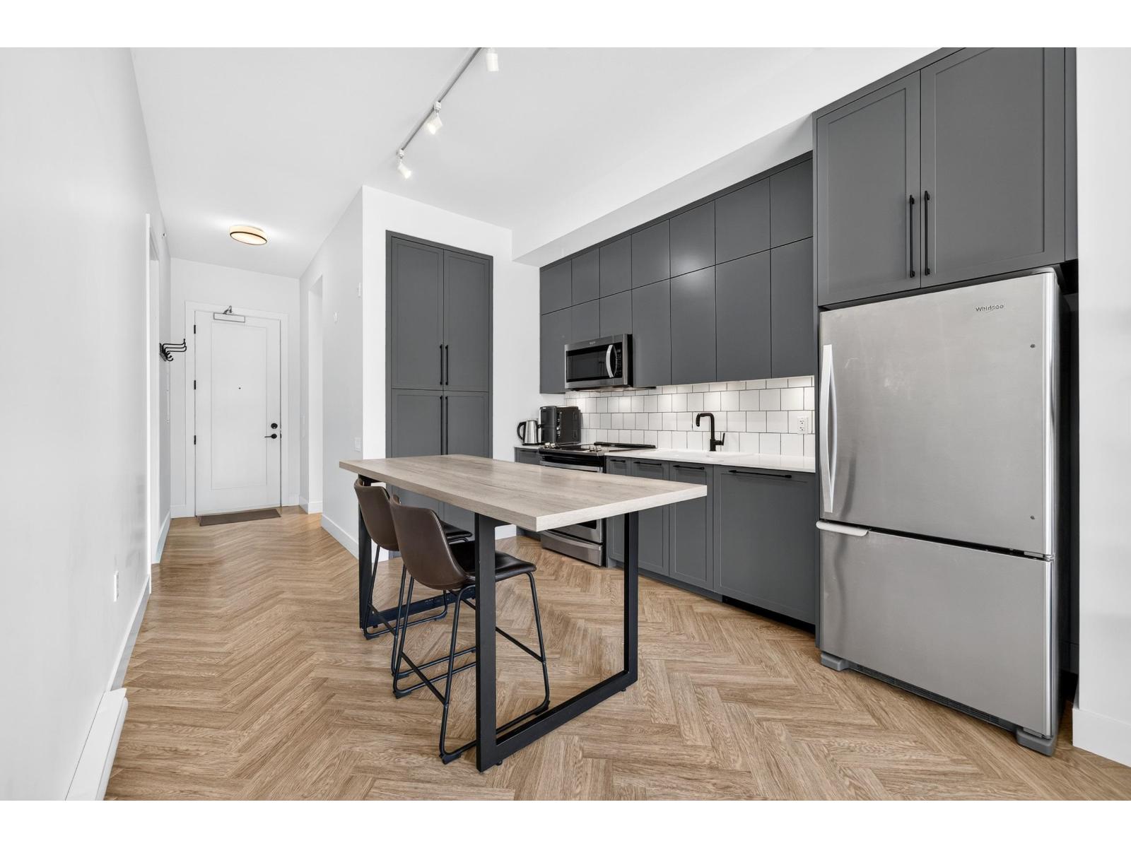 407 10168 149 Street, Surrey, British Columbia  V3R 0E9 - Photo 2 - R3139358