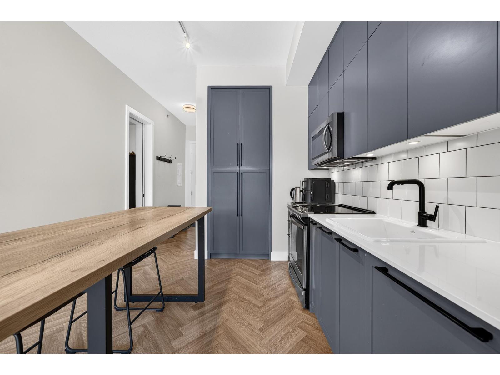 407 10168 149 Street, Surrey, British Columbia  V3R 0E9 - Photo 3 - R3139358