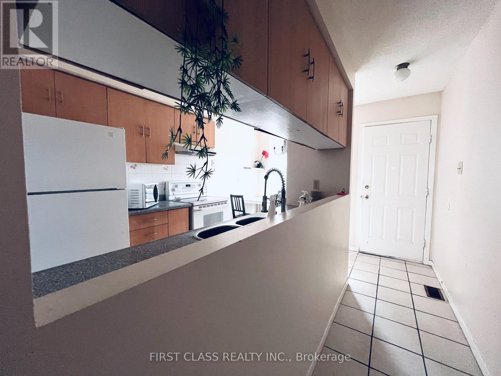 53 Spring Forest Square, Toronto, Ontario  M1S 4X3 - Photo 2 - E13492352