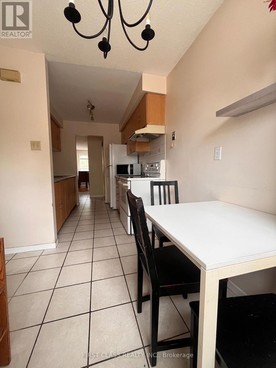53 Spring Forest Square, Toronto, Ontario  M1S 4X3 - Photo 3 - E13492352