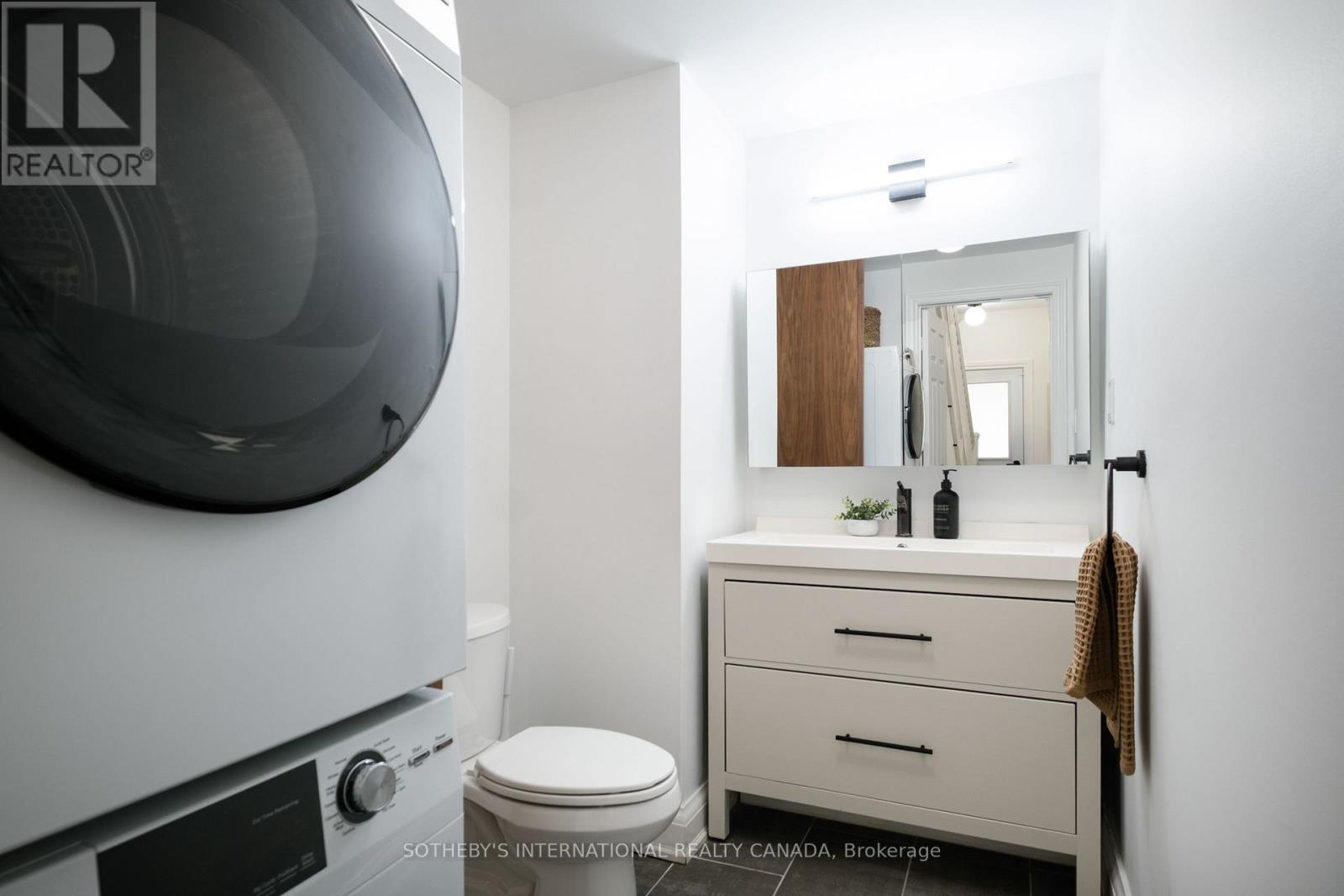 22 Connaught Avenue, Toronto, Ontario  M4L 2V9 - Photo 12 - E13457150