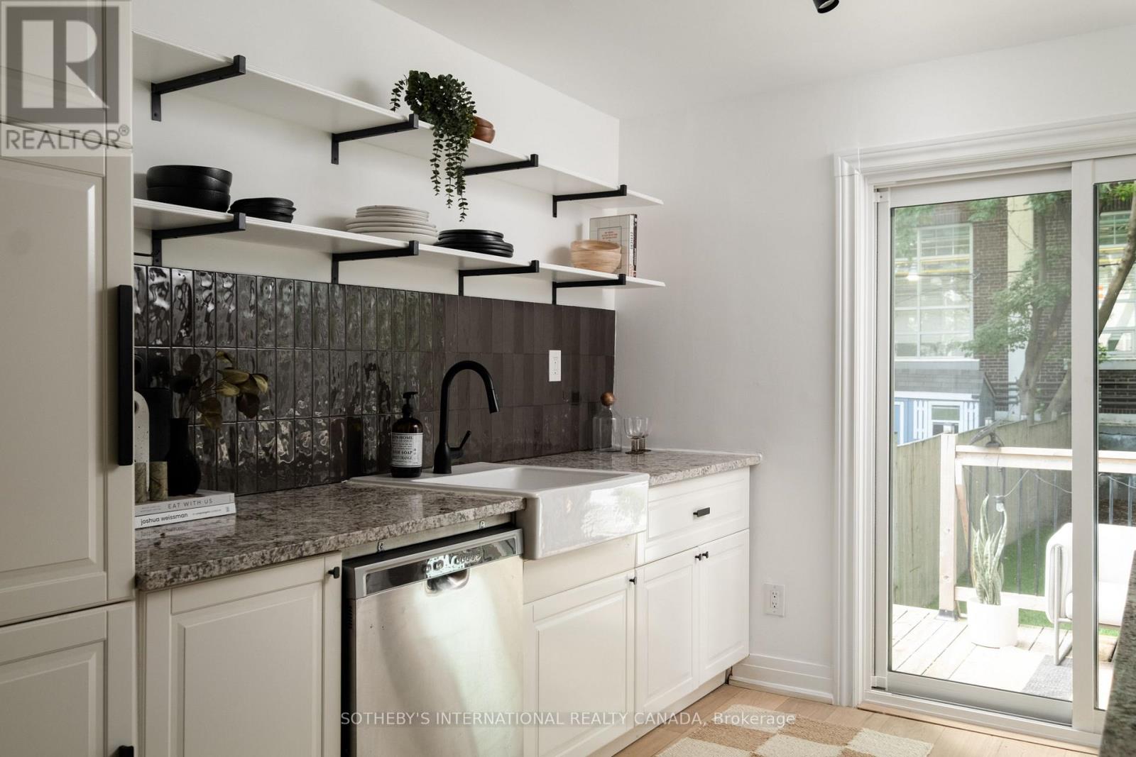 22 Connaught Avenue, Toronto, Ontario  M4L 2V9 - Photo 9 - E13457150