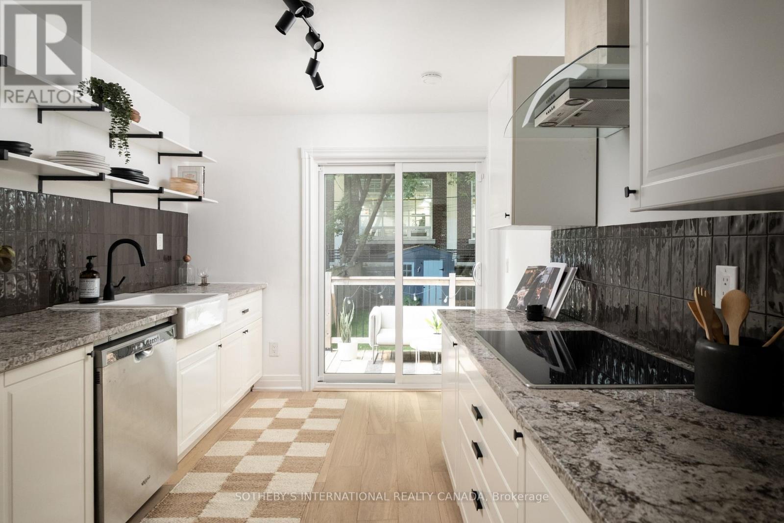 22 Connaught Avenue, Toronto, Ontario  M4L 2V9 - Photo 8 - E13457150