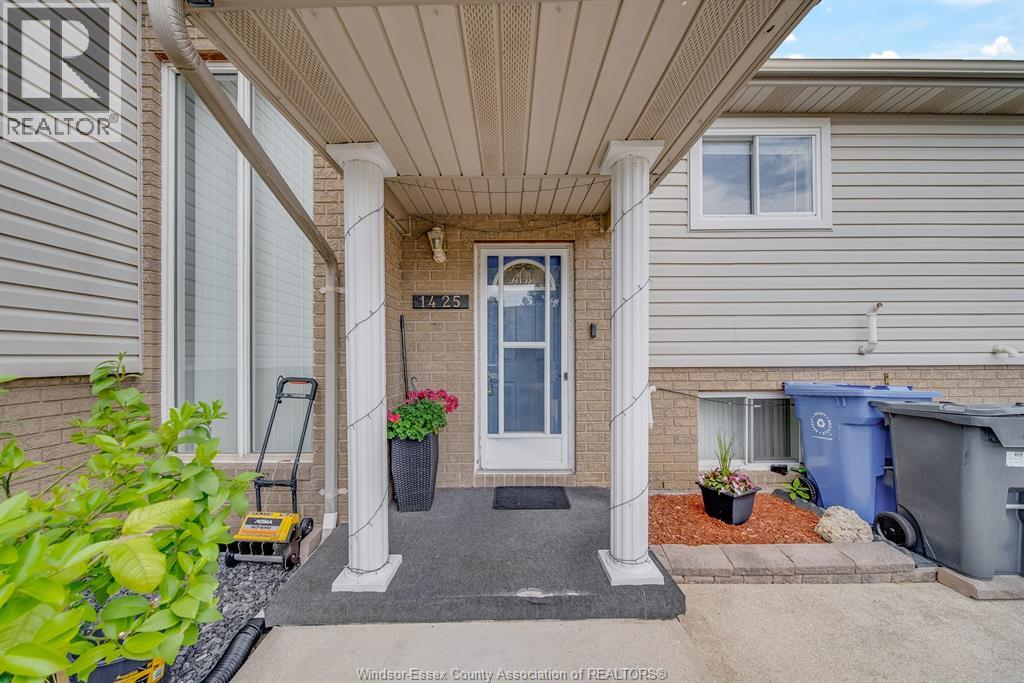 1425 Mickaila Crescent, Tecumseh, Ontario  N8N 4Z2 - Photo 2 - 26015072