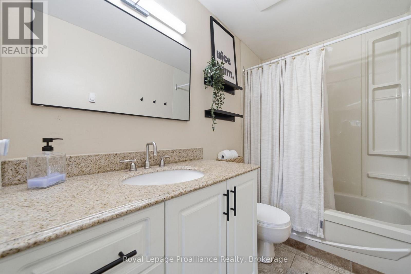 429 County Rd 19 Road, Prince Edward County, Ontario  K0K 1A0 - Photo 16 - X13492430