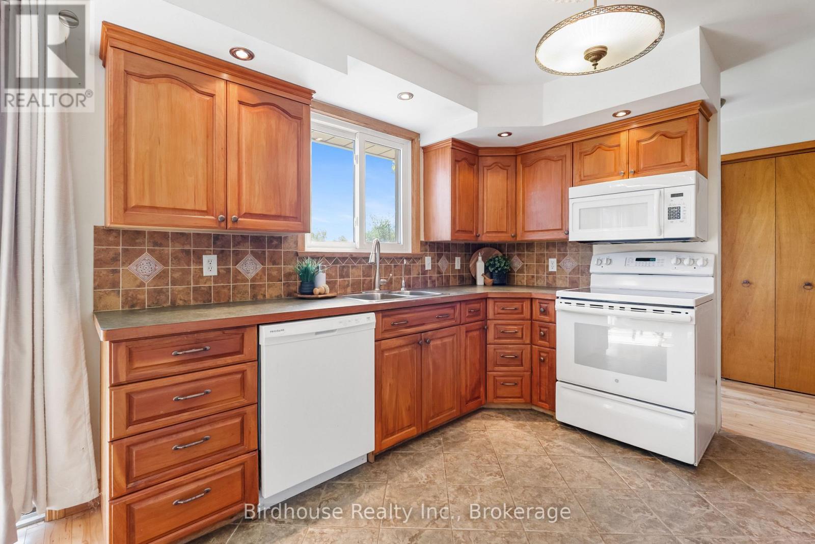 36 Cameron Road, Kawartha Lakes, Ontario  K0M 1G0 - Photo 12 - X13492530