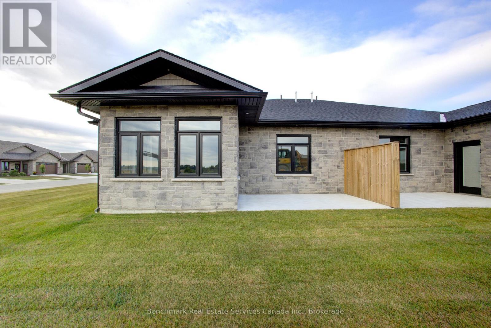 65 Cavalier Crescent, Huron-Kinloss, Ontario  N0G 2R0 - Photo 16 - X12978468