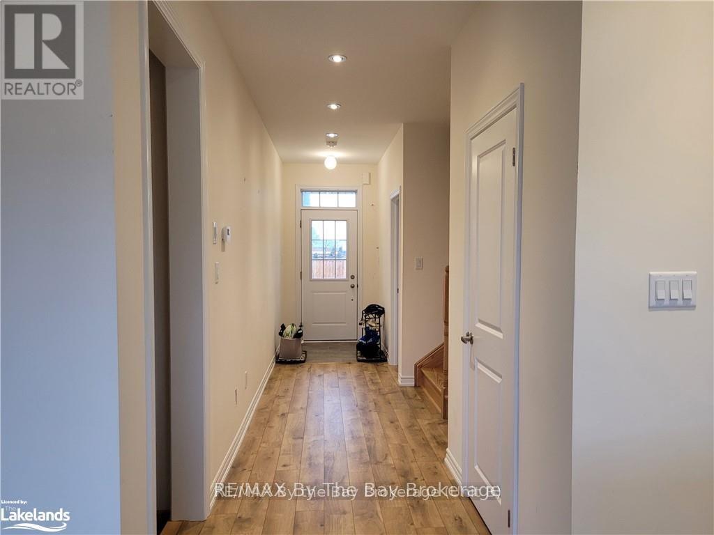 3 Bianca Crescent, Wasaga Beach, Ontario  L9Z 1P6 - Photo 2 - S13492436