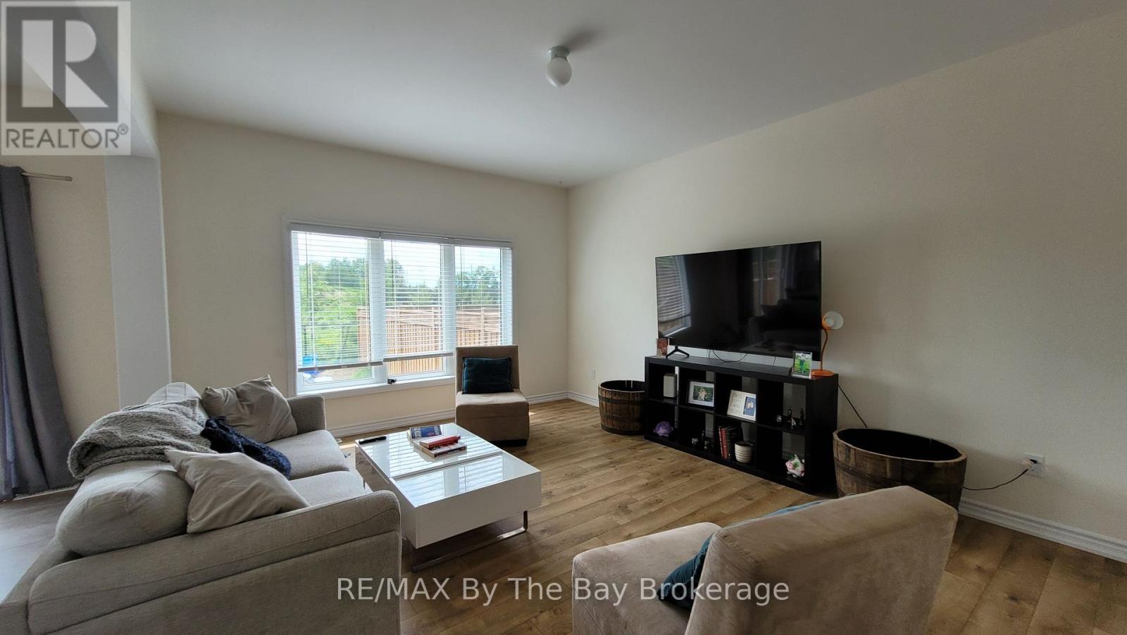 3 Bianca Crescent, Wasaga Beach, Ontario  L9Z 1P6 - Photo 4 - S13492436