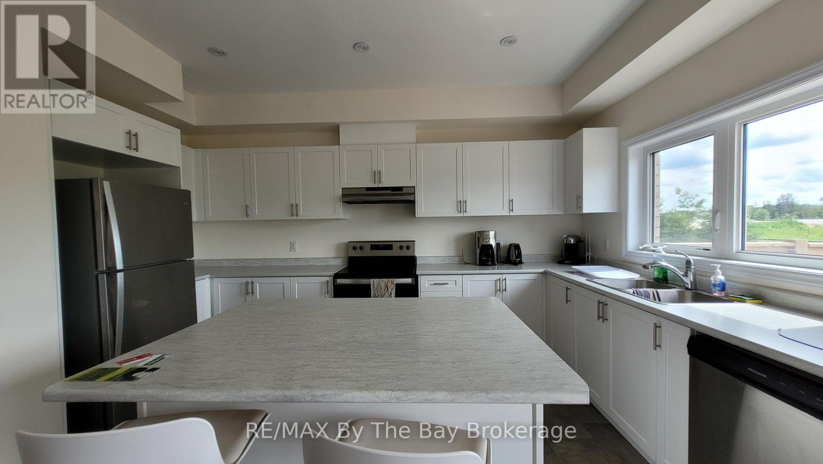 3 Bianca Crescent, Wasaga Beach, Ontario  L9Z 1P6 - Photo 6 - S13492436